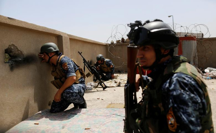 Các cảnh sát liên bang Iraq trên chiến trường đánh IS ở Tây Mosul.