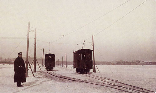 Hệ thống tàu điện ở thành phố St. Petersburg có chiều dài kỷ lục. Theo dữ liệu từ tháng 9/2006, 2402 tàu điện hoạt động trên 64 tuyến đường trong thành phố này. Ảnh: English Russia.