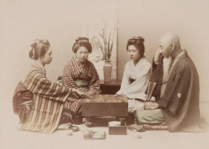 Mọi người chơi cờ vây vào khoảng năm 1880 đến 1890. Ảnh: ATI.