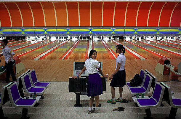 Bên trong một địa điểm chơi bowling ở Bình Nhưỡng. Ảnh: TIME.