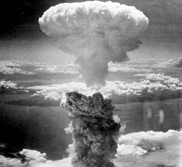 Ngày 9/8/1945, quả bom thứ hai mang tên “Fat Man” đã phát nổ trên bầu trời thành phố Nagasaki, Nhật Bản, khiến khoảng 80.000 người thiệt mạng. Ảnh: Wikipedia.