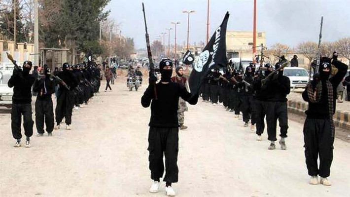 Năm 2014, Mỹ đã điều hàng nghìn binh sĩ tham gia vào cuộc chiến chống phiến quân IS ở Iraq, Syria,...Trong đó, 4.100 binh sĩ đã được điều động tới Iraq và 2.100 lính tới Kuwait. Ngoài ra, liên quân do Mỹ cầm đầu còn tiến hành nhiều đợt không kích nhằm vào phiến quân IS ở Syria. Tàu sân bay U.S.S. Theodore Roosevelt cùng nhiều tàu chiến khác cũng được điều động tham gia vào chiến dịch quân sự này. Ảnh: The Richest.