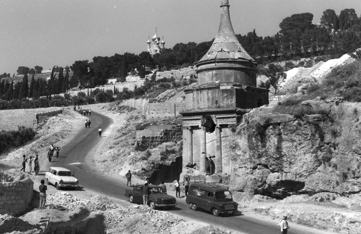 Ngôi mộ Avshalom và khu vườn Gethsemane ở Jerusalem trong bức ảnh chụp 50 năm về trước.