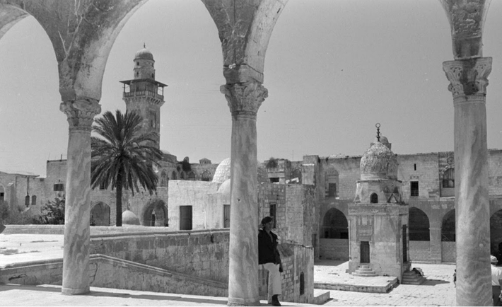 Lối đi dẫn tới công trình Qayt Bay Fountain ở thành phố cổ Jerusalem năm 1967.