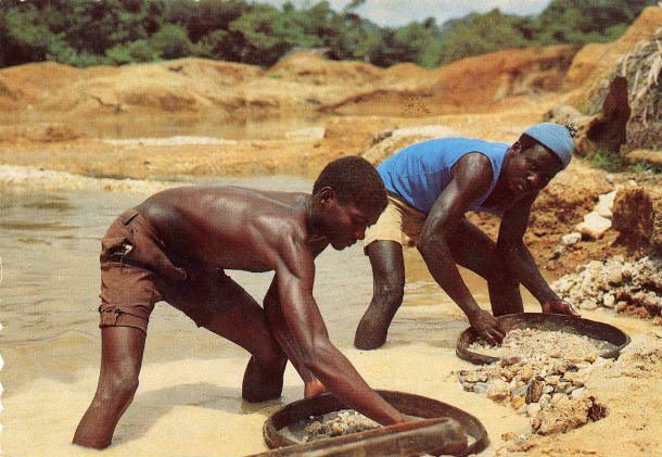 Blood Diamond (Kim cương máu) là từ dùng để chỉ những viên kim cương thường có nguồn gốc từ Châu Phi. Ảnh: L25.
