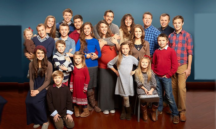 Cặp vợ chồng Jim Bob và Michelle Duggar có tới 19 người con: 9 gái và 10 trai. Chính vì vậy, gia đình Duggar cũng được xếp vào nhóm những gia đình kỳ lạ nhất. Ảnh: WL.