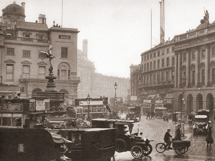Giao lộ Piccadilly hiện vẫn là địa điểm nổi tiếng ở thủ đô London.