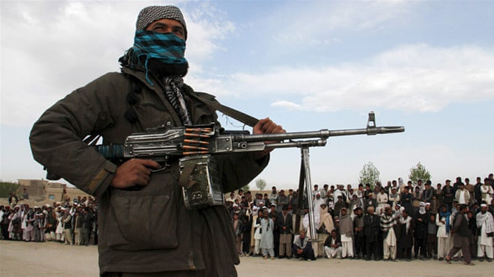 Sau đó, lực lượng an ninh Afghanistan đã đưa Gul và em trai Habibullah đến nơi an toàn. Ảnh: Reuters.