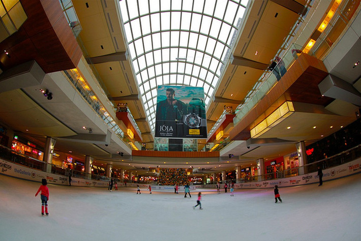 Houston Galleria, được mở cửa vào năm 1970, là trung tâm mua sắm lớn nhất ở bang Texas. Trung tâm này có 4 tầng với hơn 375 cửa hàng. Ảnh: Flickr.