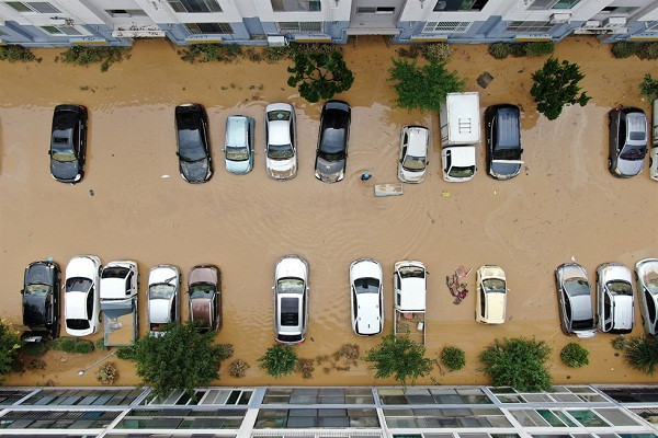 Cơ quan chức năng thành phố Daejeon cho biết, 28 căn hộ, 85 ngôi nhà và 55 chiếc ô tô bị ngập trong nước lũ. Văn phòng đăng ký xe Daejeon ở quận Jung của thành phố phải tạm thời đóng cửa do lũ lụt.