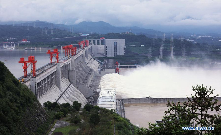 Theo Tân Hoa Xã, vào lúc 20 giờ tối 19/7, lưu lượng nước trong hồ chứa của đập Tam Hiệp là 46.000 mét khối/giây.