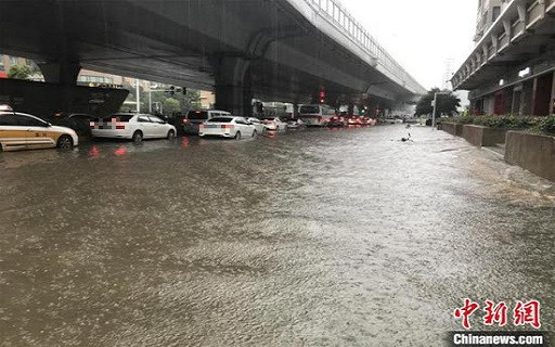 Các nhà chức trách hồi tháng 3 cảnh báo rằng Vũ Hán, thủ phủ của tỉnh Hồ Bắc, và các thành phố dễ bị ngập lụt khác ở vùng trung lưu sông Trường Giang sẽ phải đối mặt với lượng mưa cao hơn mức bình thường trong năm nay. Ảnh: Chinanews.