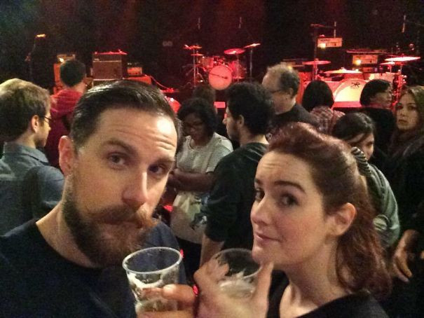 Gilles Leclerc và Marianne Labanane đã cùng chụp bức ảnh selfie tại nhà hát Bataclan khi họ chờ đợi để xem nhóm nhạc "The Eagles Of Death Metal" biểu diễn. Thế nhưng chỉ một lát sau, 4 tay súng xông vào và xả súng. Gilles đã tử vong còn Marianne vẫn sống sót.
