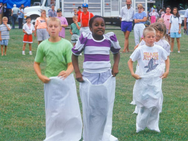 Các em nhỏ tham gia cuộc đua tại East Shore, Maryland, ngày 4/7/1991.