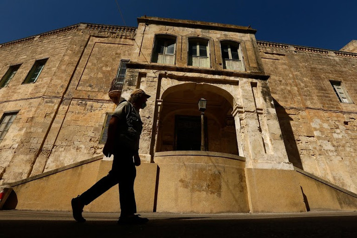 Căn biệt thự cuối cùng được một cơ quan chính phủ Malta mua lại với giá khoảng 5 triệu euro. Tòa nhà hiện bị xuống cấp và cần phải trùng tu. Kế hoạch không chỉ khôi phục lại biệt thự như hiện trạng cách đây vài thập kỷ mà còn biến nó thành một bảo tàng lịch sử của Malta.