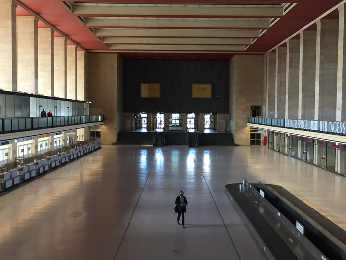 Sân bay Tempelhof ở Berlin (Đức) được Đức Quốc Xã xây dựng trong khoảng thời gian từ năm 1936 tới 1941 để làm nơi chế tạo máy bay chiến đấu, vũ khí.