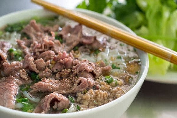 CNN gần đây công bố danh sách những món ăn có nước ngon nhất thế giới, trong đó có món phở bò của Việt Nam. Phở là món ăn truyền thống lâu đời, được ví mang "quốc hồn, quốc túy" trong nền ẩm thực Việt. Ảnh: CNN.