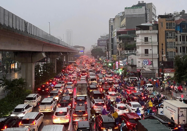 Giao thông Hà Nội hỗn loạn trong chiều 30/9. anh-chup-man-hinh-2025-09-30-luc-173313.png