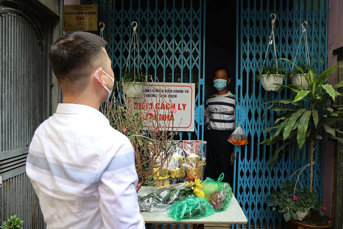 Hà Nội: F0 cách ly tại nhà vẫn được “thả” cá chép