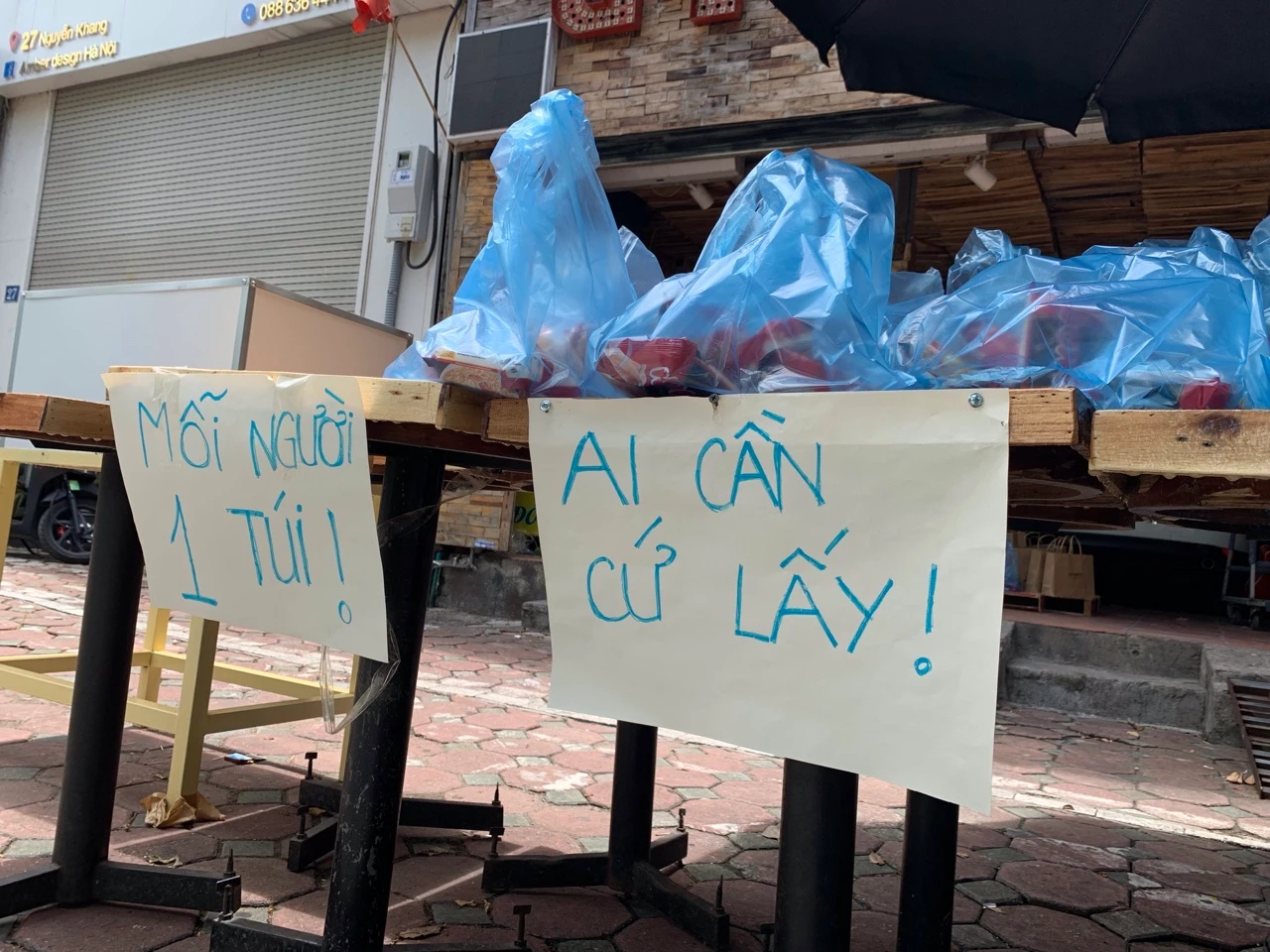 Hà Nội: Xuất hiện “chợ 0 đồng” khắp nơi hỗ trợ người nghèo