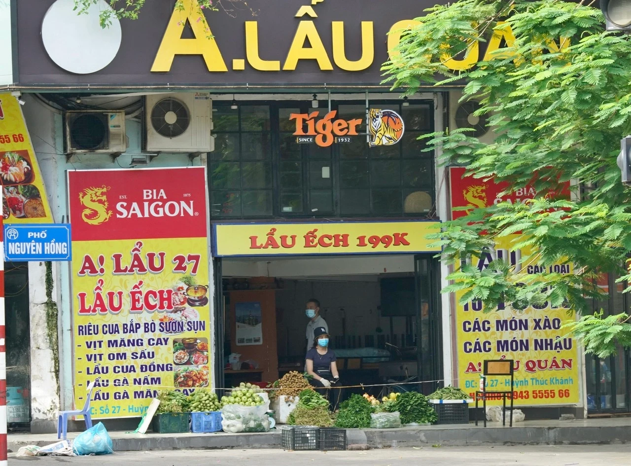 Nhà hàng, quán ăn sang chảnh chuyển qua bán rau, đồ thiết yếu