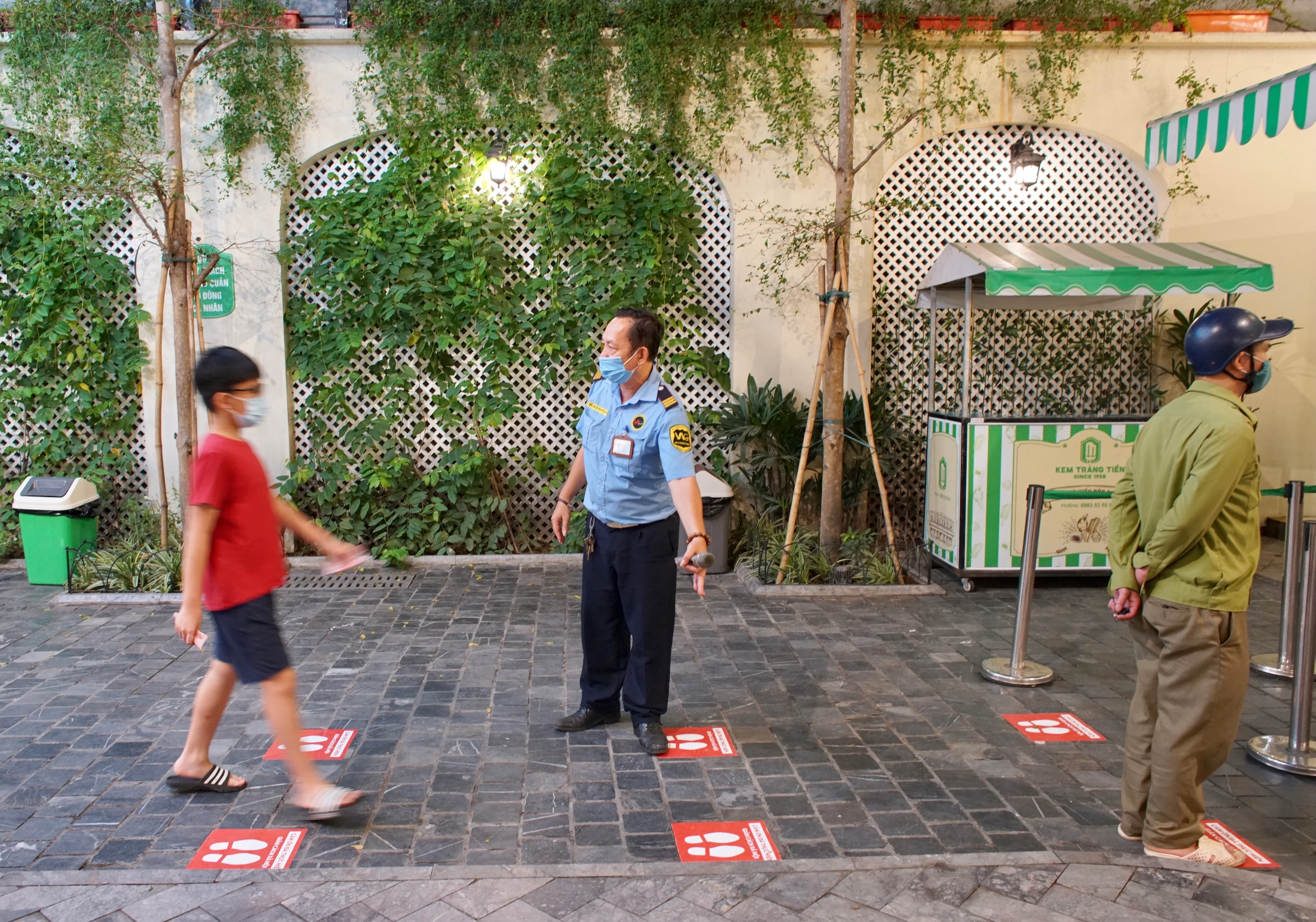 Kem Tràng Tiền kinh doanh thế nào sau khi bị xử phạt 15 triệu?