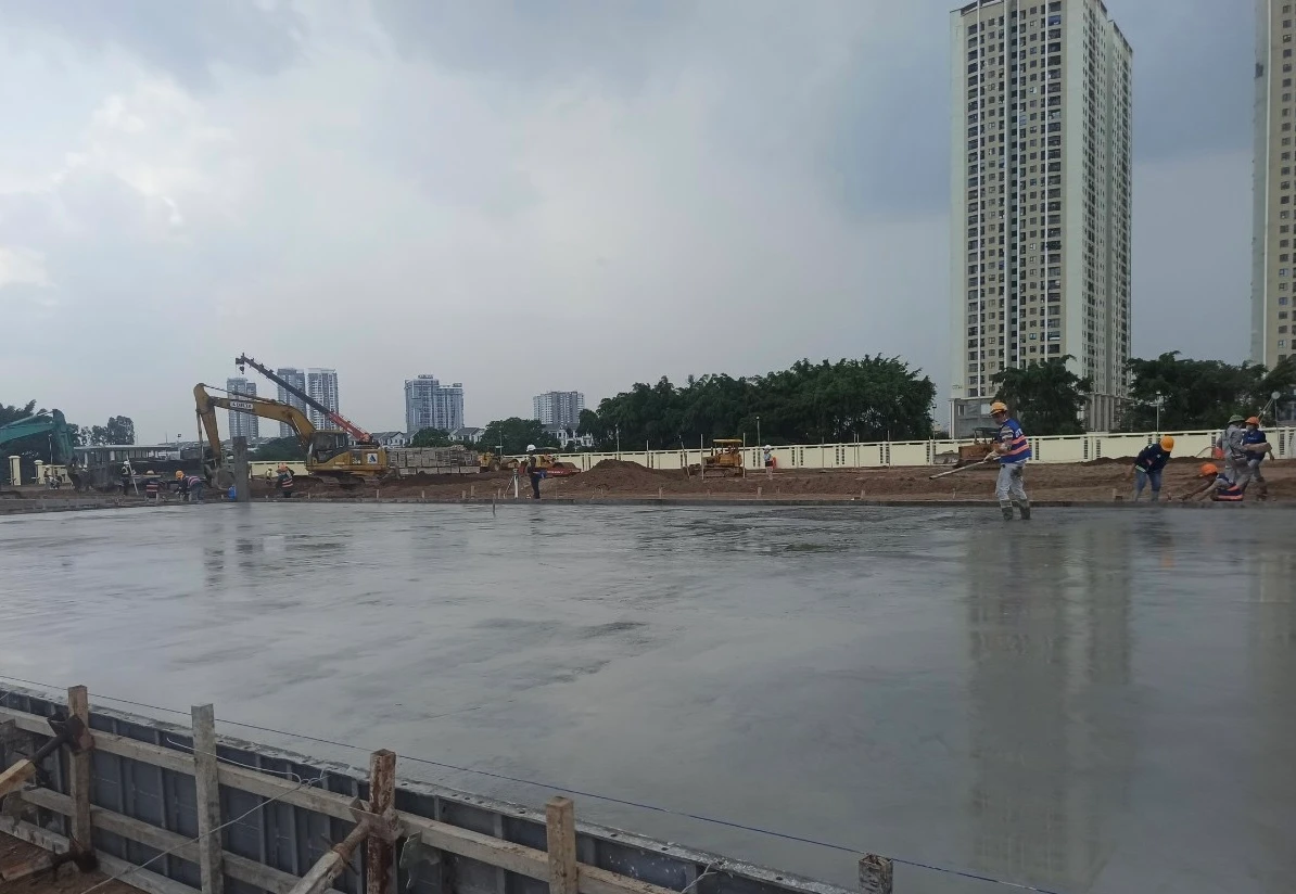 Công trường xây dựng Bệnh viện dã chiến lớn nhất Hà Nội, quy mô 500 giường bệnh