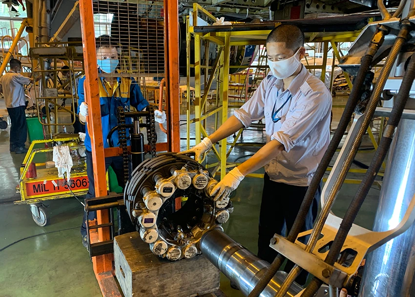 Tháo bạt loạt máy bay... sẵn sàng “nhận lệnh” nối chuyến nội địa