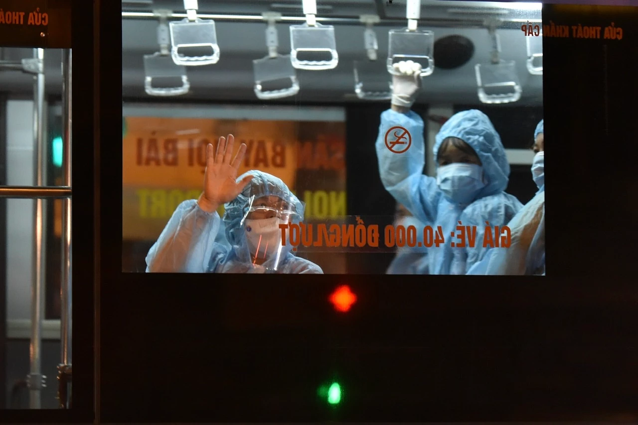 Hà Nội đưa đi cách ly 150 F1 ở ổ dịch BV Việt Đức