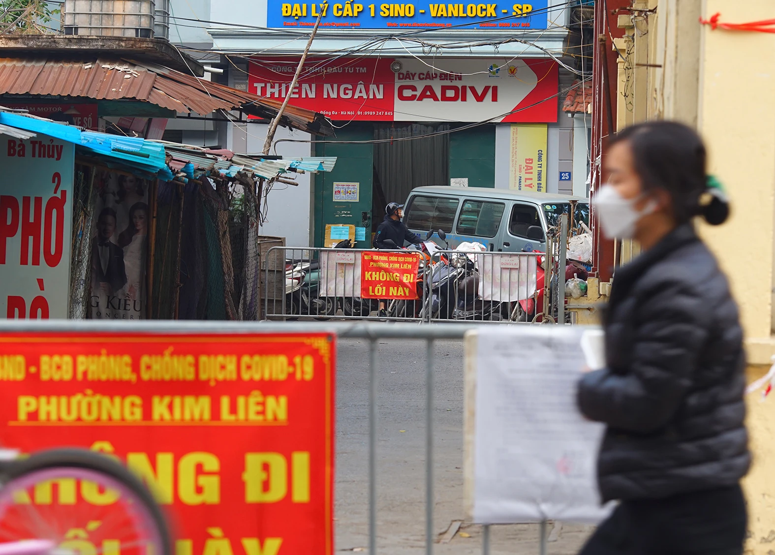 Thành ổ dịch lớn ở vùng lõi Hà Nội, quận Đống Đa “băng bó khắp người”