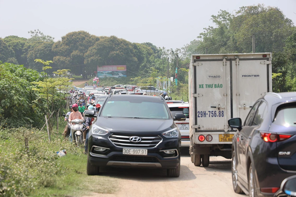 Kinh hoàng cảnh ùn tắc hàng giờ đường xuống Lễ hội Khinh khí cầu