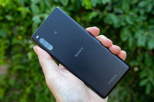 Mê mẩn ngắm từ góc cạnh của Sony Xperia L4 vừa xuất hiện