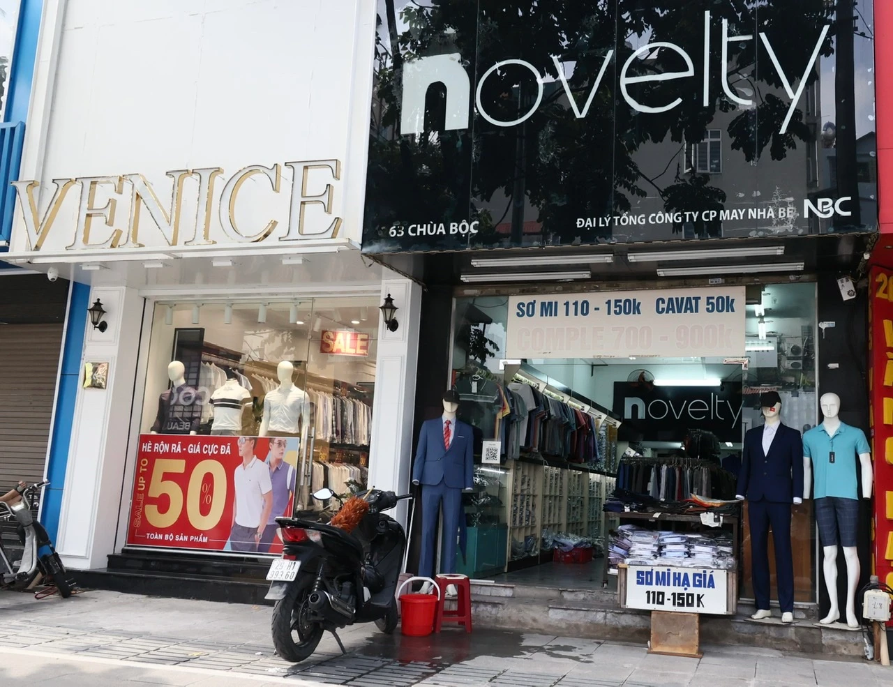 Quần áo đồng loạt giảm giá sau giãn cách, nhiều cửa hàng vẫn… “ngủ im”