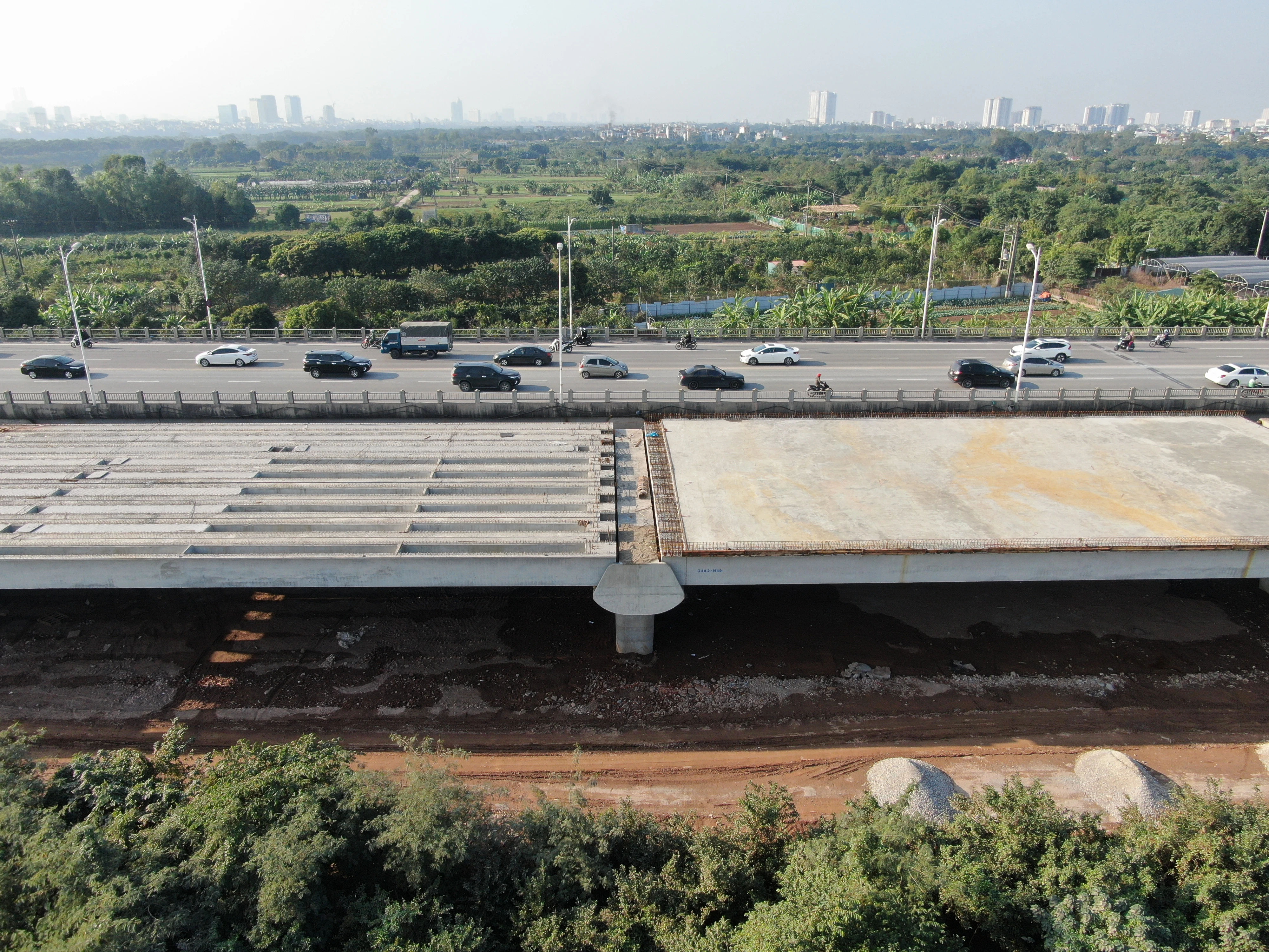 “Lộ diện” cầu Vĩnh Tuy 2 sau đúng 1 năm thi công