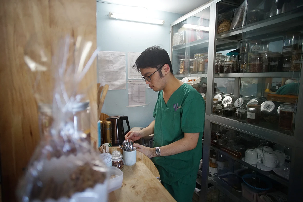 Quán trà đặc biệt trả lương cho trẻ tự kỷ