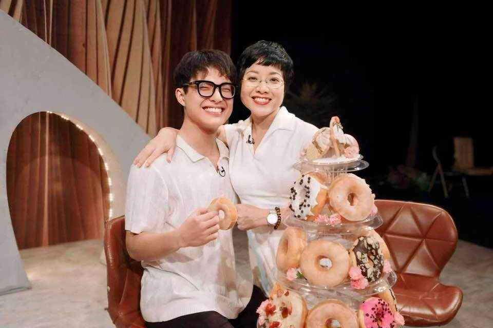 Con trai nữ MC “Gặp nhau cuối tuần” dung mạo điển trai