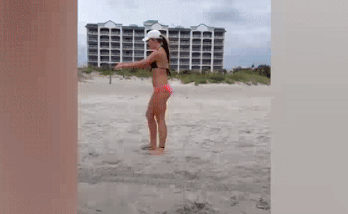 Ngắm em là việc của mọi người, thể hiện là nghề của em. Ngắm em là việc của mọi người, thể hiện là nghề của em.