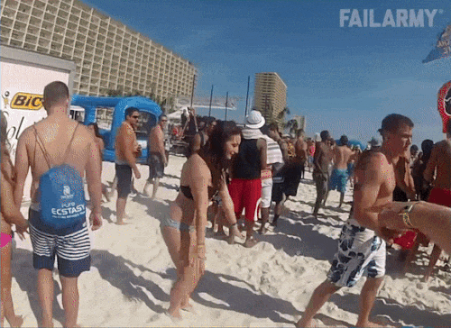 Hậu quả của việc thể hiện nhưng thiếu quan sát phía sau. Hậu quả của việc thể hiện nhưng thiếu quan sát phía sau.