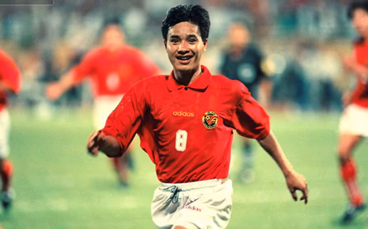 Nhìn lại quá khứ cầu thủ Nguyễn Hồng Sơn vừa được FIFA vinh danh