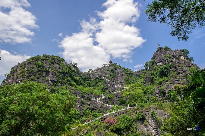 Ninh Bình đẹp ma mị như trong phim cổ trang