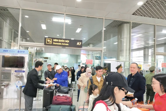 Lâm Đồng rộn ràng đón chuyến bay “xông đất” du lịch đầu năm 2026