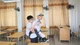 Nam sinh cõng bạn đi thi lớp 10 khiến CĐM xúc động 