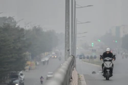 Hà Nội mù bụi mịn, bác sĩ lưu ý cách bảo vệ khỏi 'kẻ giết người thầm lặng'