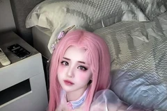 Cosplay Seraphine của Yugi khiến game thủ bùng nổ 