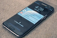 Điện thoại tự khởi động ban đêm coi chừng mất sạch tiền