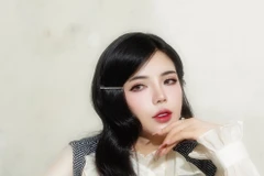 Nữ MC Esports nháy mắt nũng nịu khiến fan nam “đổ gục” 