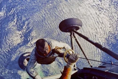 Giật mình sự thật phi hành gia "giải quyết nỗi buồn" trong bộ đồ vũ trụ