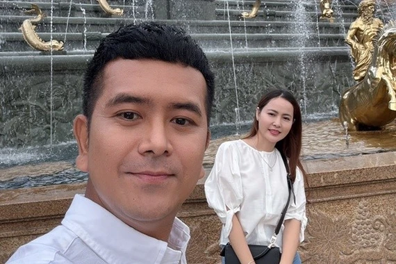 Hùng Thuận và vợ mới cưới khoe ảnh tuần trăng mật