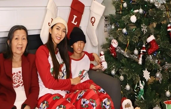 Người mẫu Ngọc Quyên đón Giáng sinh bên người thân ở Mỹ