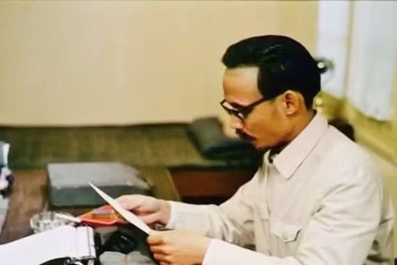 Nghệ sĩ Tiến Hợi đảm nhận vai Bác Hồ trong "Hà Nội mùa đông năm 46". Ảnh: Thể Thao Văn Hoá.